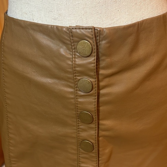 Free People Brown Vegan Leather Snap Skirt Sz-4 - Picture 2 of 5